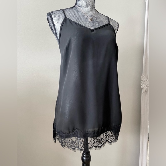 𝅺⭐️2 FOR $20⭐️ COMO BLACK Camisole Blouse With Lace Hem. Black size Small. - Picture 10 of 12